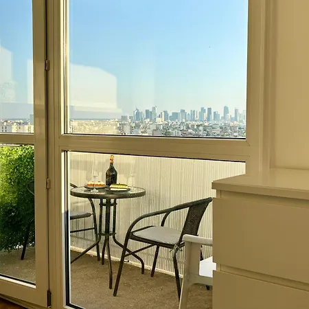 Enjoy Eiffel Sparkle From Your Balcony Apartman *