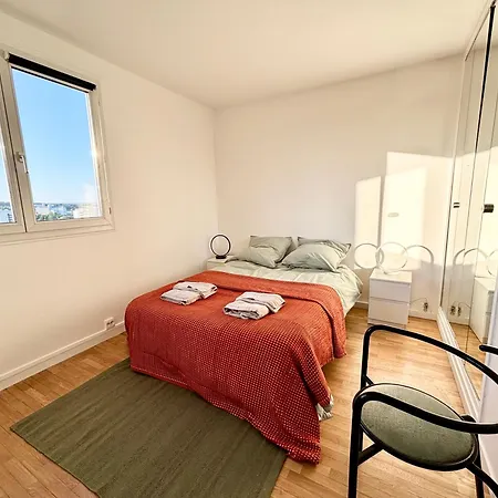 Enjoy Eiffel Sparkle From Your Balcony Apartman Asnières